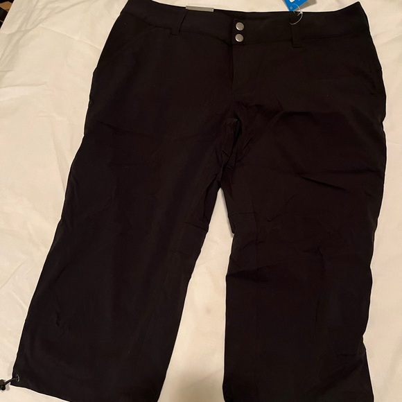 Columbia Women’s Lightweight Capri pants (black) - Picture 3 of 4